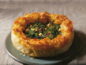 Recipe: Filo tart of mixed greens and feta
